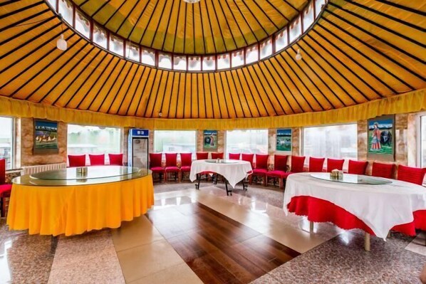 Restaurant - wulanbutongjinlianhuashanzhuang (Hexigten Banner)