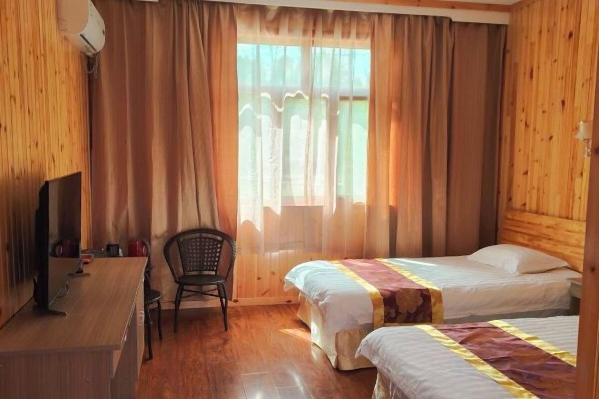 Blackout drapes, bed sheets