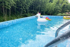 Outdoor pool - Yunshang Zhulin Yaju · Swimming Pool Resort Minshuku (Anji)