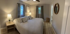 4 bedrooms, iron/ironing board, travel cot, WiFi - Nolin Lake Waterfront Home (Clarkson)