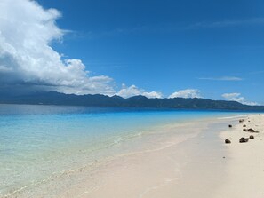 Beach - Kampung Meno Bungalows (Gili Meno)