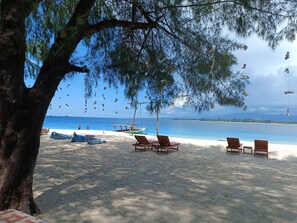Beach - Kampung Meno Bungalows (Gili Meno)