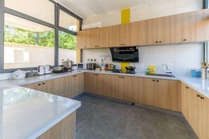 Private kitchen - Gaolaozhuang Country Hostel (Beijing)