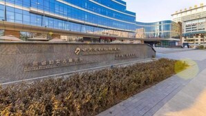 A modern building with a prominent sign for Gansu Provincial Women's and Children's Hospital.