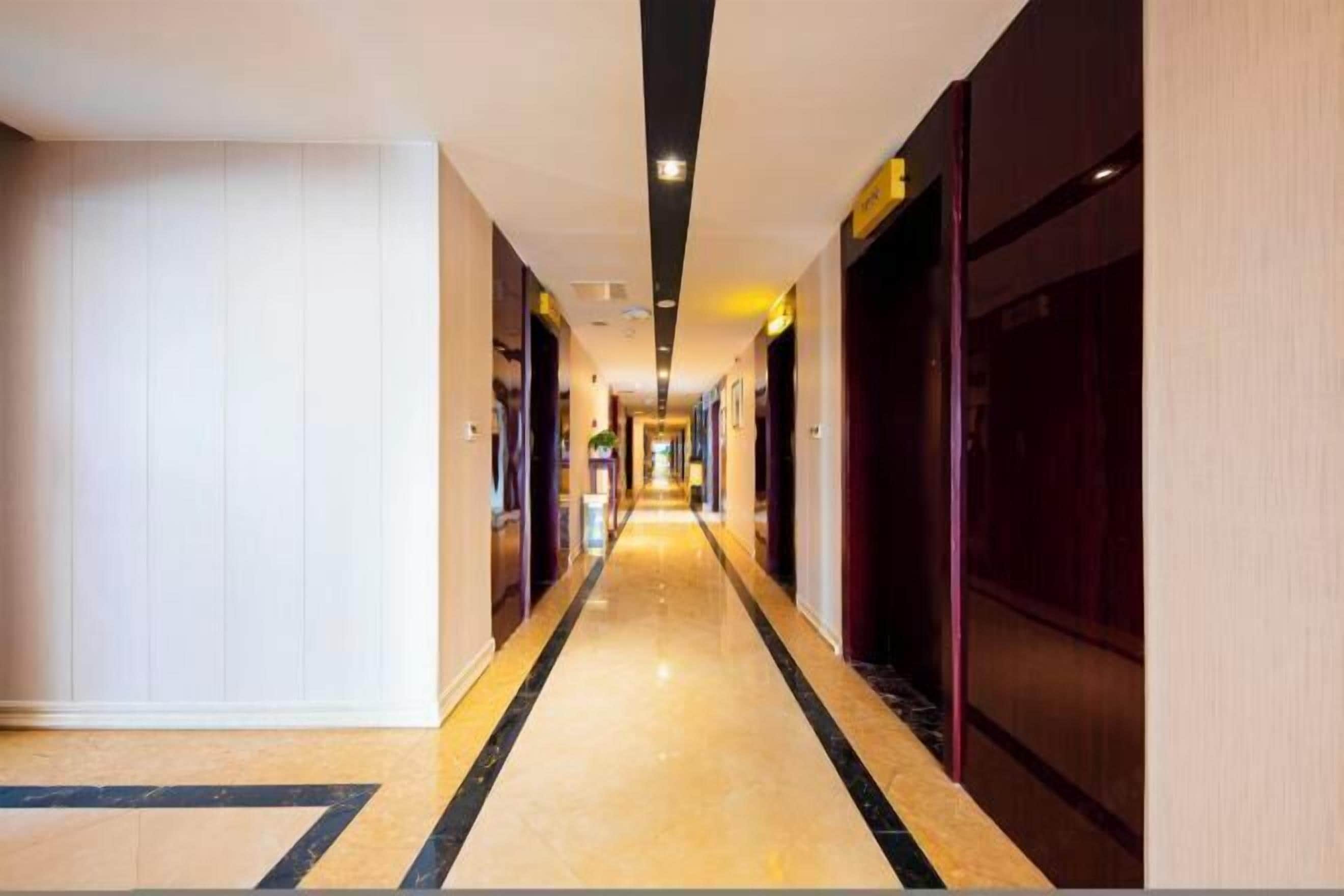 المنشأة من الداخل