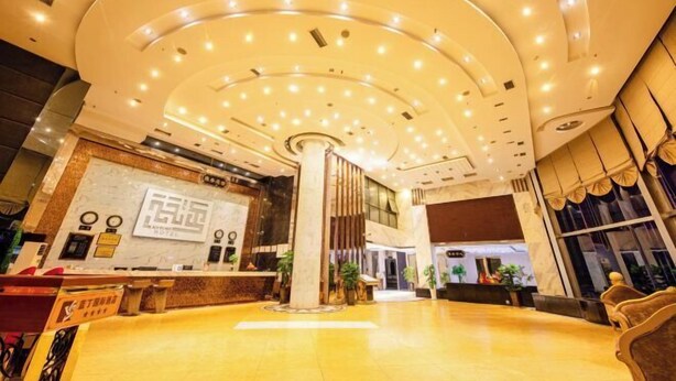 Lobby-lounge