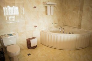 Bathroom - Landing International Hotel (Dianjiang County)