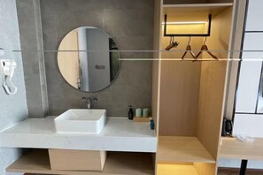 A modern bathroom with a large mirror, a white sink, and a wooden vanity. - City 118 Zhaoyuan Beicheng (Zhaoyuan)