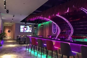 Lobby-lounge