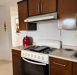 Fridge, microwave, oven, coffee/tea maker
