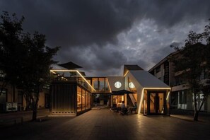 المنشأة من الخارج