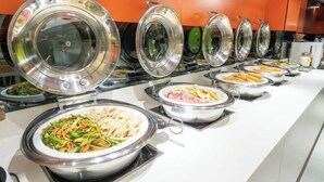 A buffet with multiple food stations, including a noodle dish, a meat dish, and a dessert station. - Jinjiang Inn (Shanghai Zhihui Yuan Qu Hulan Road Metro Station) (Shanghai)