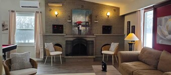 Charming 4-bedroom house in Caledon East with WiFi, AC