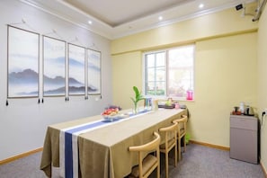 Dining - Residential quarters in Yinqi mountain, Qingdao (Qingdao)