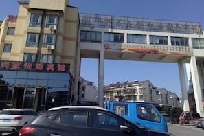 Free self parking - Runjia movie hotel (Huzhou)