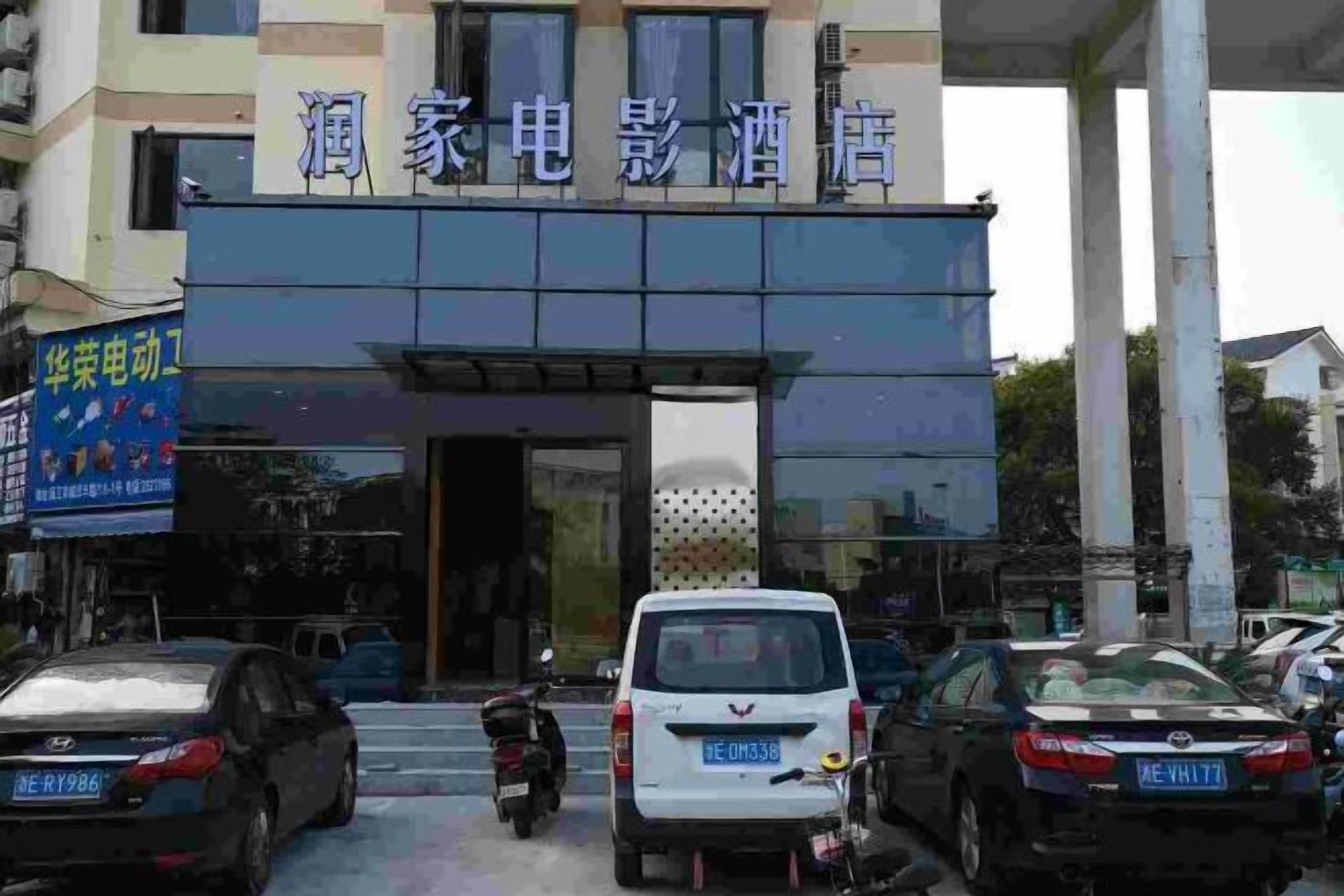 المنشأة من الخارج