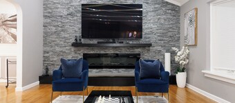 Comfortable cozy 3-bedroom house with WiFi, AC, pool table, in Queens NY.