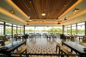 Restaurant - Yingdong Resort (Shanghai)