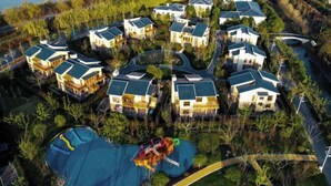A residential area with houses, a swimming pool, and a bridge. - Yingdong Resort (Shanghai)
