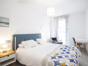2 chambres, fer et planche à repasser, Wi-Fi, draps fournis