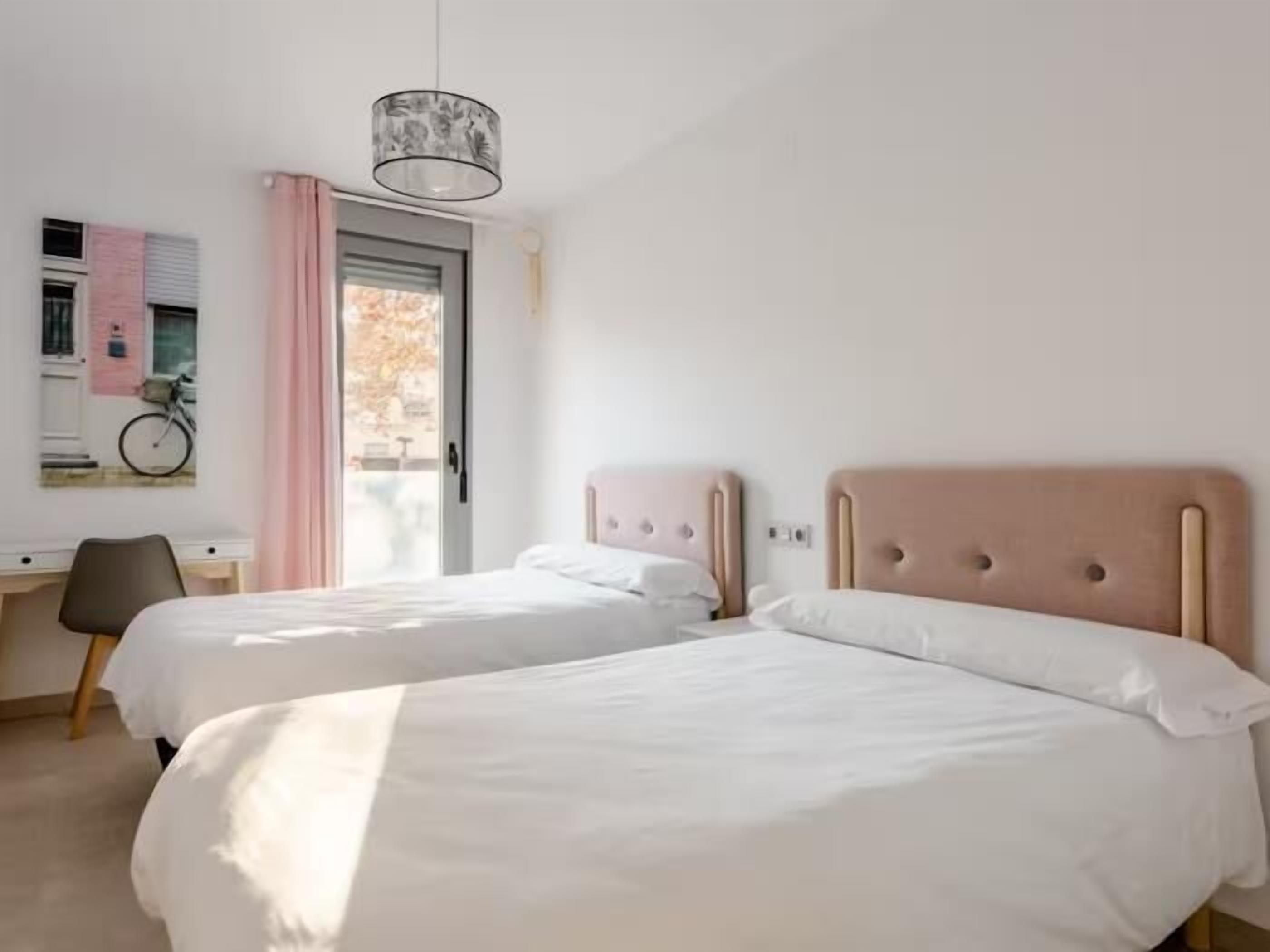 2 slaapkamers, een strijkplank/strijkijzer, wifi, beddengoed