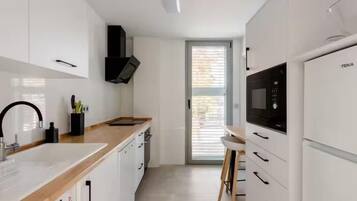 Fridge, microwave, oven, dishwasher