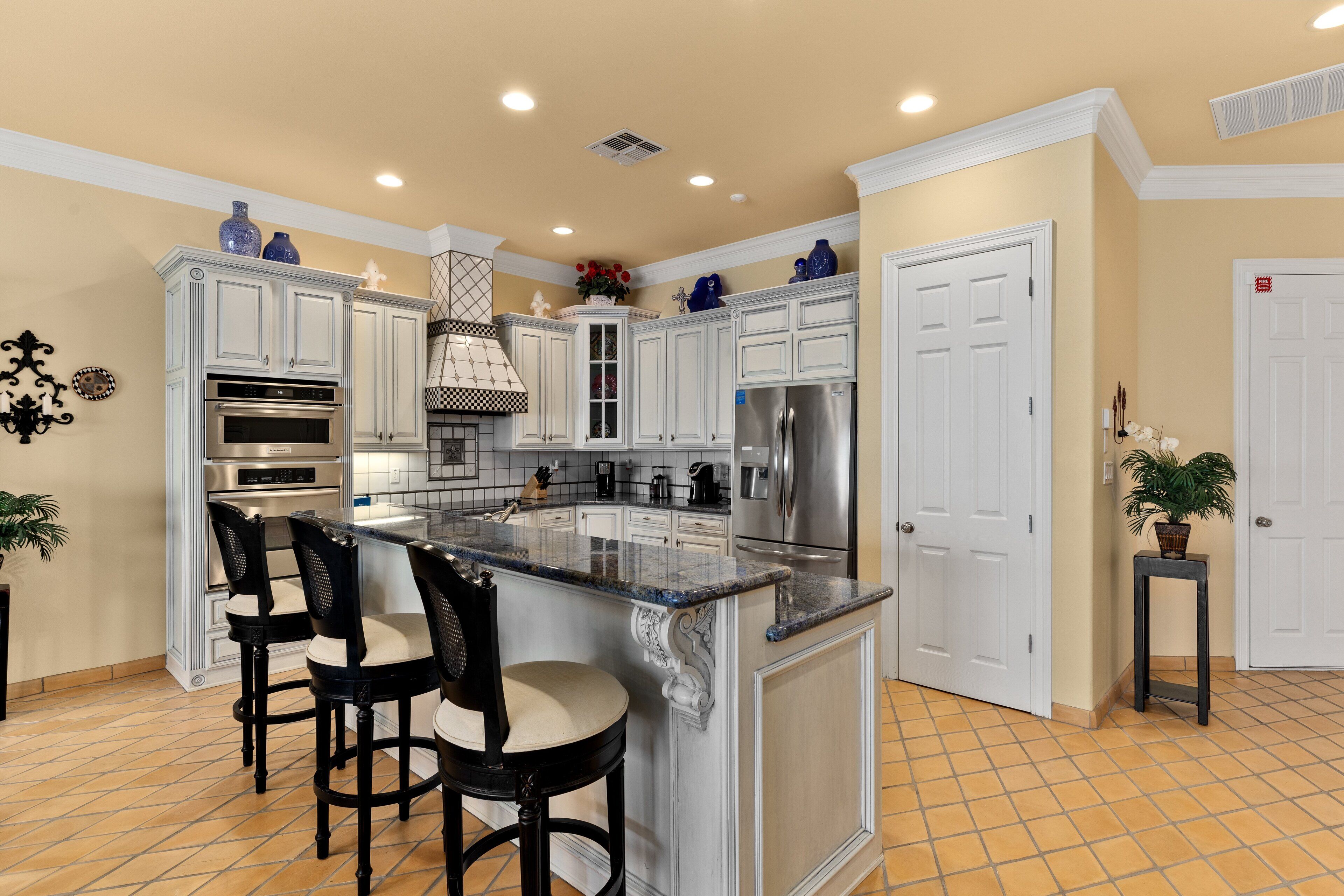 雪櫃、微波爐、焗爐、爐具