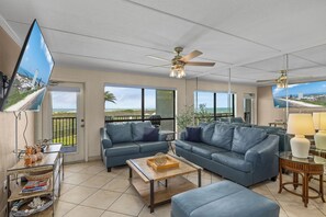 TV - Beachfront Luxury with Resort Pools, Hot Tubs, Tennis Courts & More! (South Padre Island)