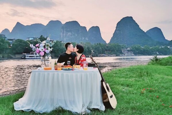 รับประทานอาหารกลางแจ้ง