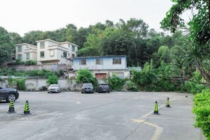 Unclassified image, 5 of 52, button - Golden Hotel (Sihui)