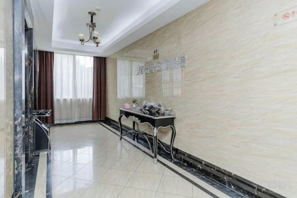 Unclassified image, 1 of 50, button - Golden Hotel (Sihui)