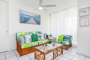 TV - Spacious Family Retreat+Large Balcony & OceanViews (Mata de Plátano)