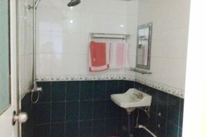 A bathroom with a shower, a sink, and a towel rack. - Dongzhu Hostel (Shanghai)