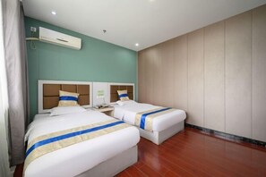 A hotel room with two beds, a nightstand, an air conditioning unit, and a wooden wall. - Hancheng Express Hotel (Anqing Railway Station Bus Station) (Anqing)