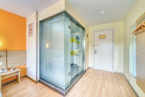 Yuanye Express Hotel (Yuanyuan Building)