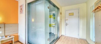 Yuanye Express Hotel (Yuanyuan Building)