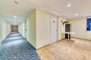 Unclassified image, 5 of 20, button - Yuanye Express Hotel (Yuanyuan Building) (Tonglu)