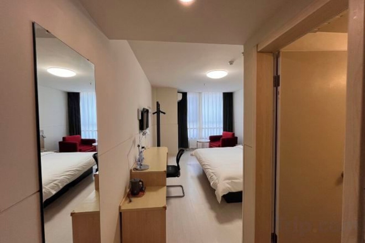 Deluxe Queen Room