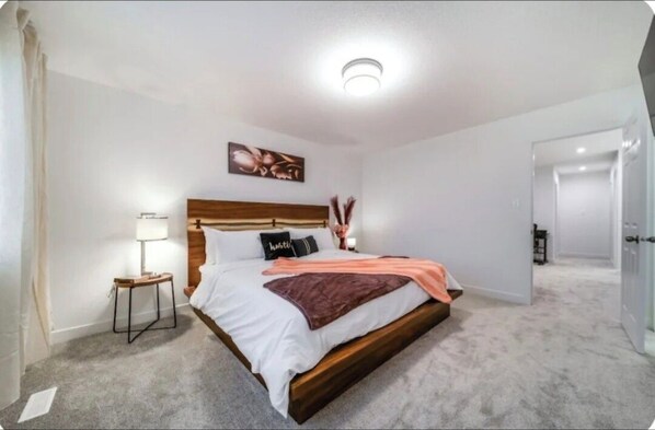 3 bedrooms, iron/ironing board, WiFi, bed sheets