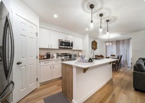 Microwave, stovetop, dishwasher, coffee/tea maker