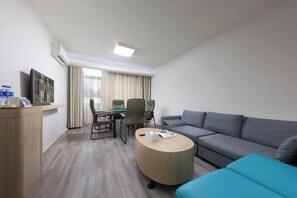 Living area - HanTing Hotel (Yueyanglou District Pipawang Overpass) (Yueyang)
