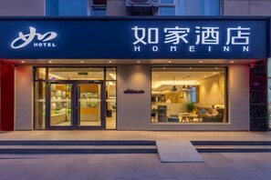 Exterior - Homeinn · neo (Jiuquan West Street Bus Station) (Jiuquan)