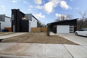 Property grounds - Modern 2Bedroom house in Dallas with WiFi (Dallas)