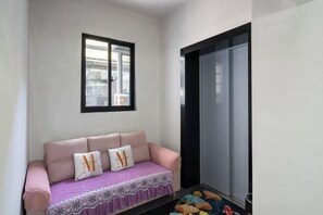 Interior - Yun House (Tonglu)