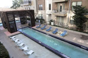 Pool - Charming 1-bedroom apartment in delightful Addison with WiFi, AC, fitness room (Addison)
