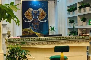 Lobby lounge