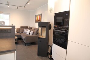 TV, fireplace, stereo