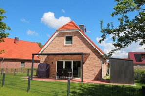 Exterior - Moor Huus Auszeit - Moor Huus Auszeit with a view of the Siel, garden and wood-burning stove for (Greetsiel)