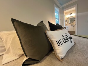 3 bedrooms, desk, free WiFi, bed sheets