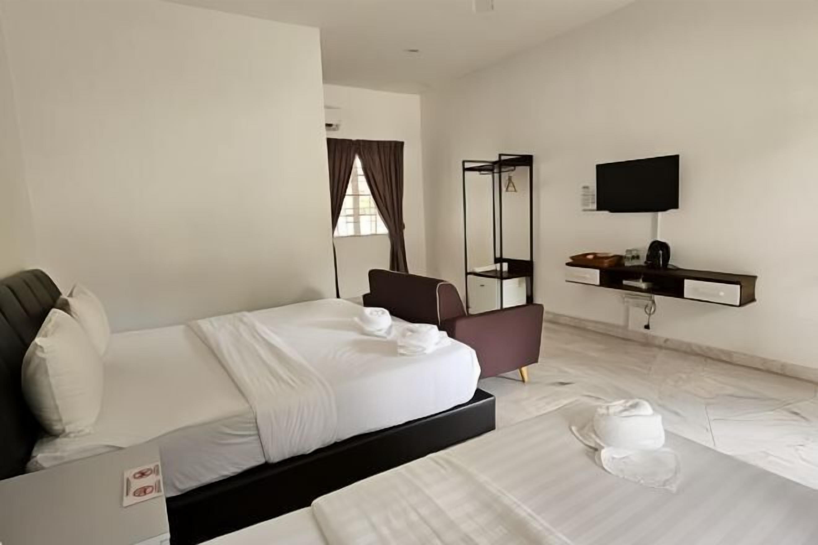 تجهيزات عازلة للصوت